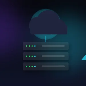 Nube sobre tres servidores con luces verdes y una flecha hacia arriba, hosting gestionado y vigilado